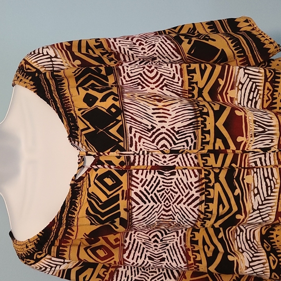 Ladie's Top - Picture 2 of 6